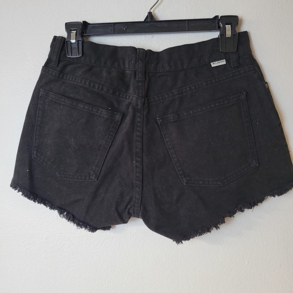 Billabong Shorts Black Sz 26 Drift Away Denim Raw Hem Distressed 2”  Inseam - Picture 4 of 8